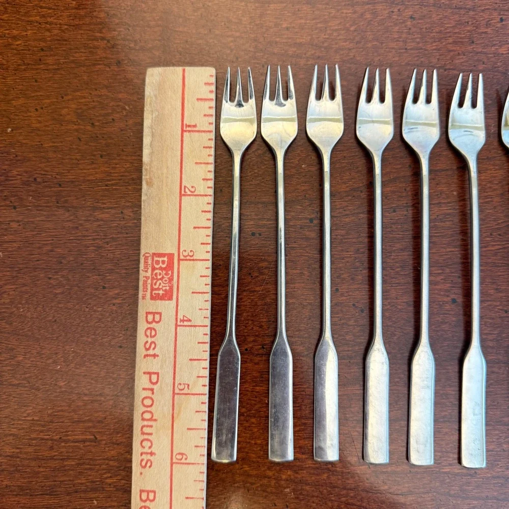 Oneida Deluxe Stainless Cocktail Seafood Forks Set of 8 Mid Century Modern 6 In